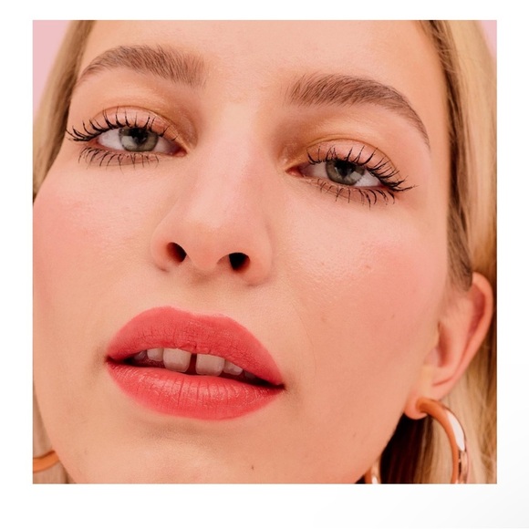 ❗️NEW❗️Benefit ‘Fuzzy Slippers’ Plushtint Moisturizing Matte Lip Tint - Picture 5 of 11